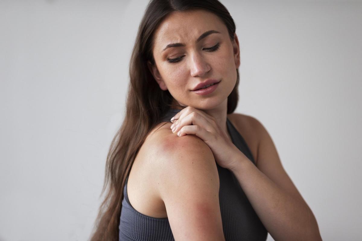 Como saber se estou com sarna ou dermatite?