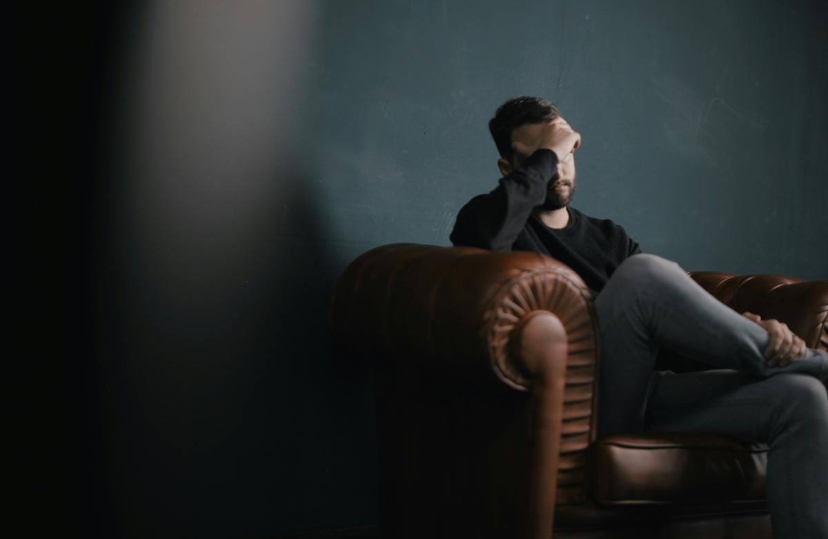 Cortisol elevado devido ao estresse: sintomas e como reduzi-lo