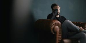 Cortisol elevado devido ao estresse: sintomas e como reduzi-lo