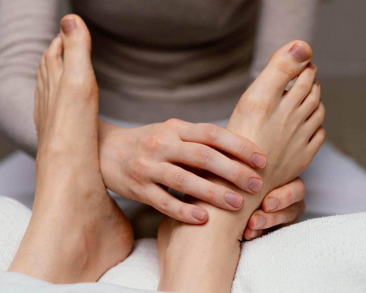 Unhas dos pés roxas sem hematomas: causas e tratamento