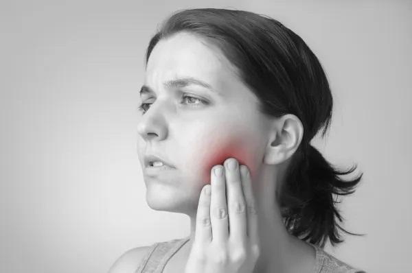 Como aliviar a dor no nervo do dente - O que é neuralgia dentária e o que a causa?