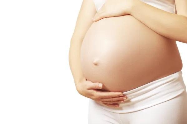 Mau cheiro corporal em mulheres: causas, tratamento e cuidados - Mudanças hormonais