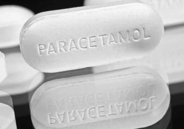 Fezes escuras e moles: causas e tratamento - Uso de alguns medicamentos