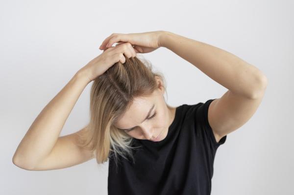 Meu cabelo não cresce além dos ombros: por que e o que fazer a respeito