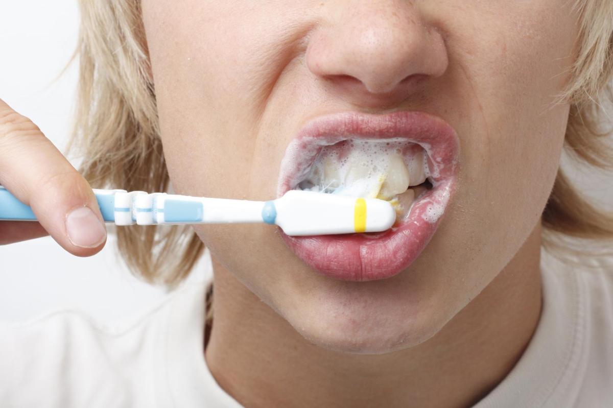 Ânsia de vómito ao escovar os dentes: causas e soluções