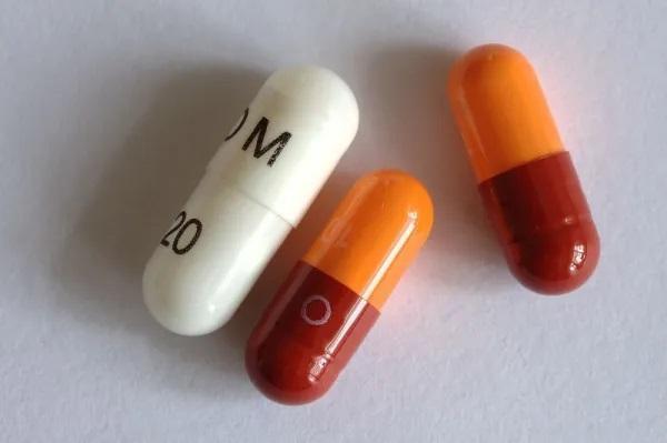 Pode tomar Omeprazol à noite?
