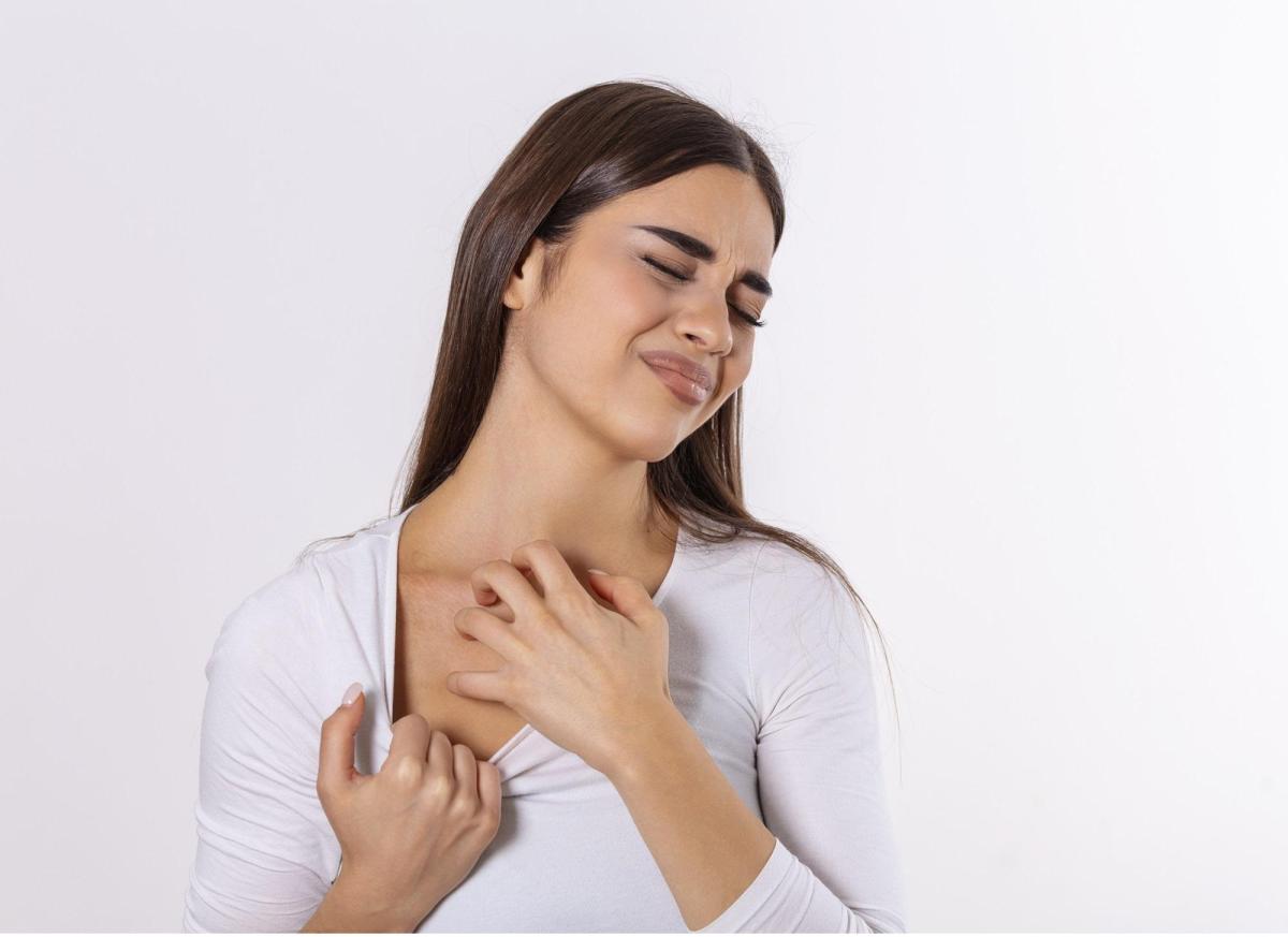 Coceiras no corpo relacionadas ao estresse: como identificá-las e tratá-las