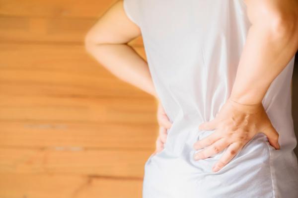 Como aliviar a dor ciática em 2 minutos - Massagear a dor lombar e glútea