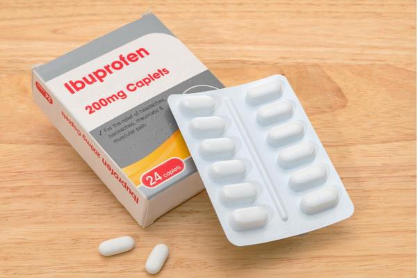 O que tomar para ressaca: ibuprofeno ou paracetamol? - É melhor ibuprofeno ou paracetamol para ressaca?