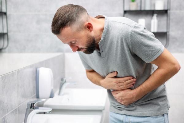 O que tomar para ressaca: ibuprofeno ou paracetamol? - Reações adversas do ibuprofeno e do paracetamol para a ressaca?